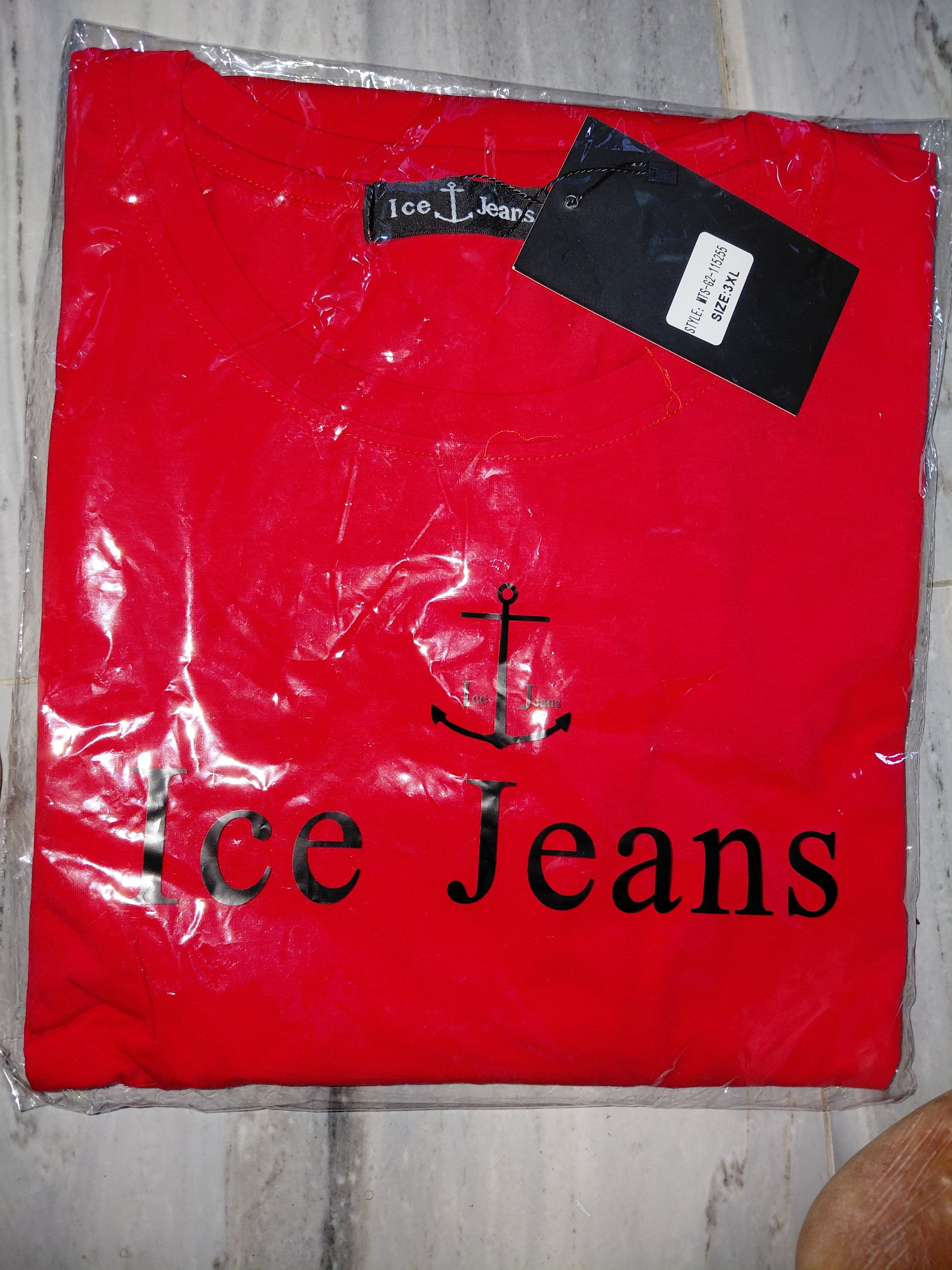 Round neck T-shirts